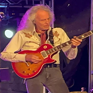 Gary Oleyar — Guitar / Vocals