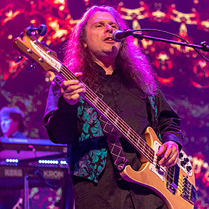 Steve Ratchen — Vocals / Bass Guitar